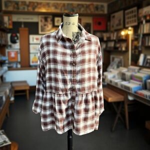 American Eagle Outfitters Plaid Top Oversized fits Small to Large